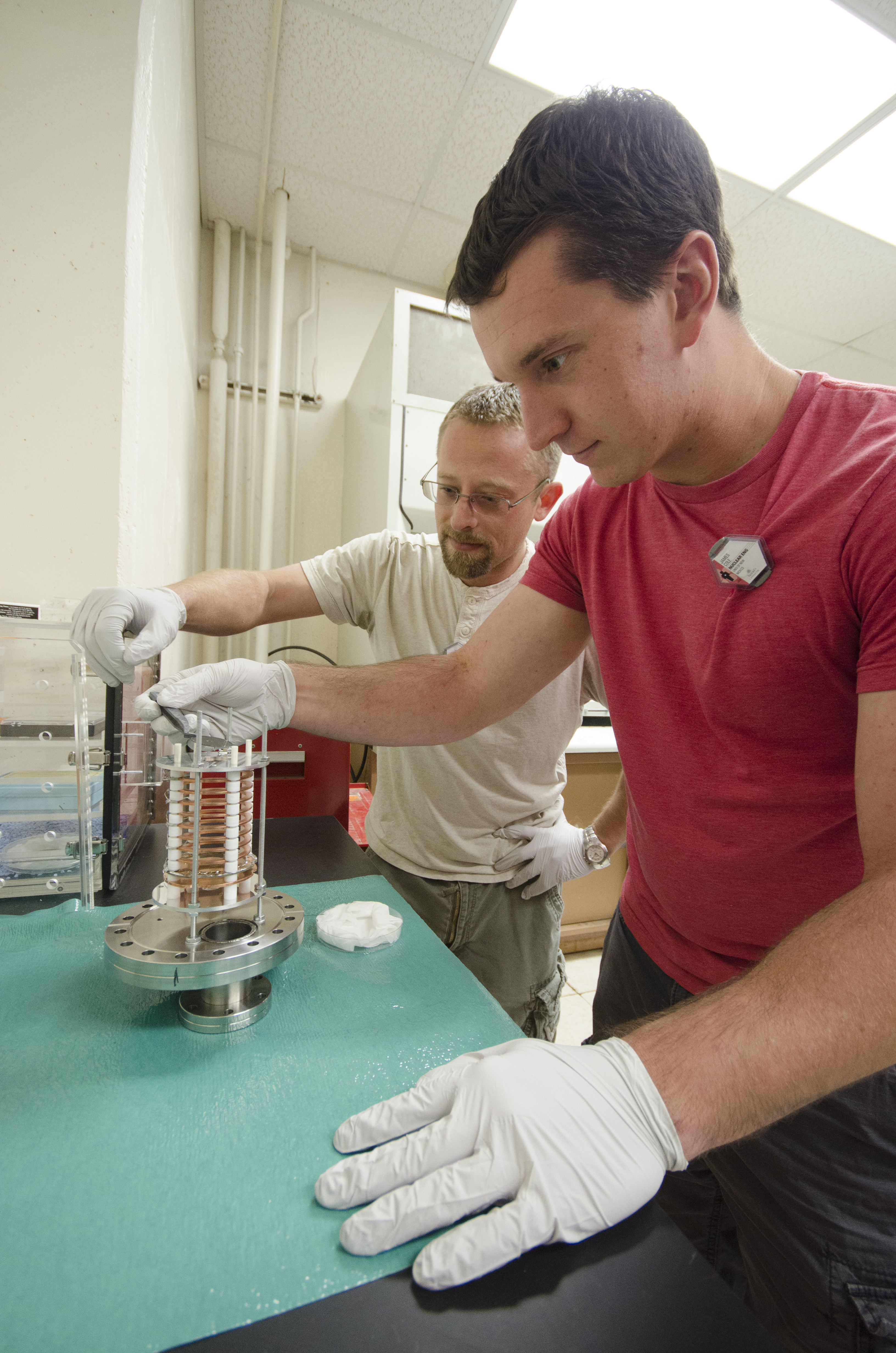 nuc-eng-lab-student-and-faculty.jpg